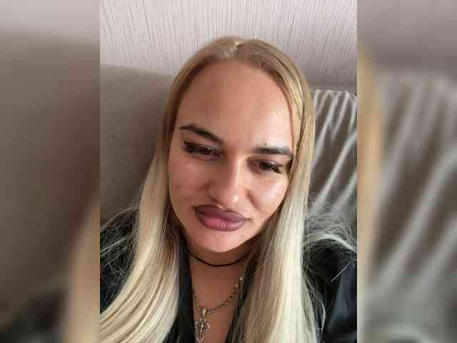 Sweetgirl31111 webcam