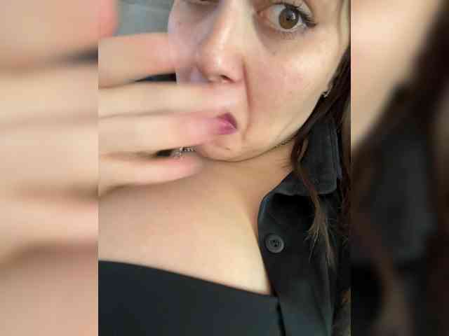 Sweetgirl31111 webcam