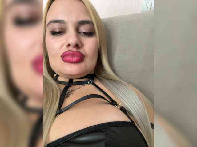 Sweetgirl31111 webcam