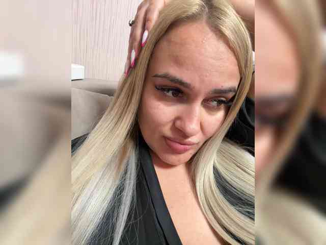 Sweetgirl31111 webcam