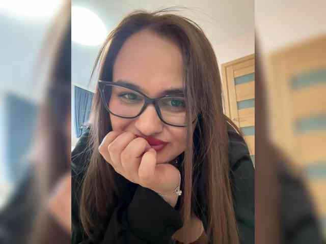 Sweetgirl31111 webcam