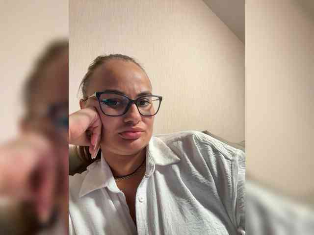 Sweetgirl31111 webcam