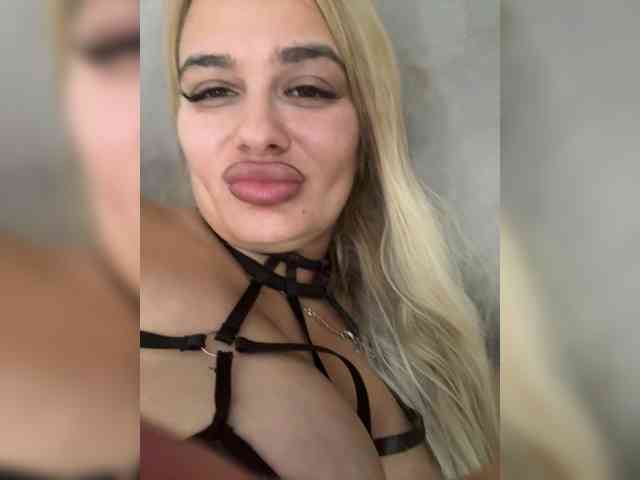 Sweetgirl31111 webcam