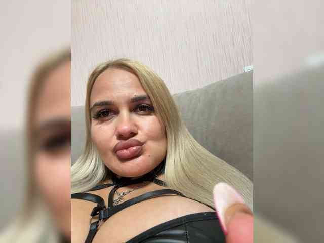 Sweetgirl31111 webcam