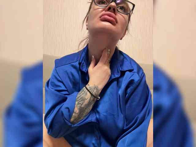 Sweetgirl31111 webcam