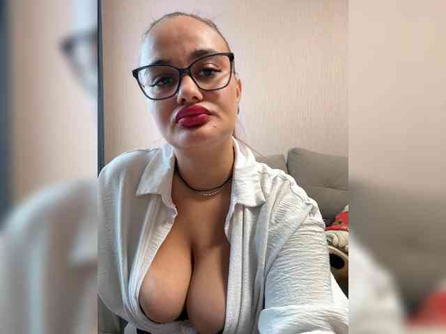 Sweetgirl31111 webcam