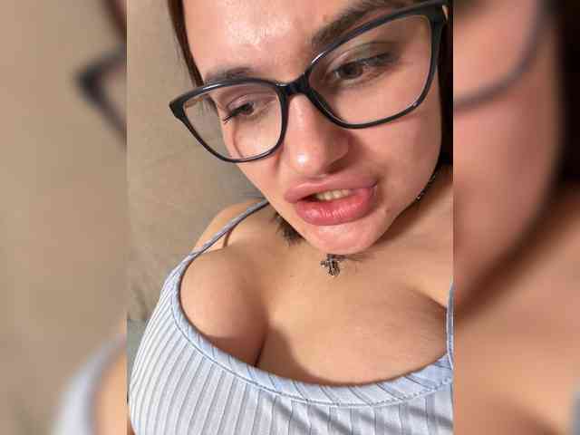 Sweetgirl31111 webcam