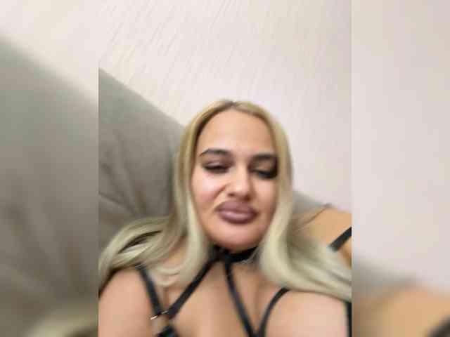 Sweetgirl31111 webcam