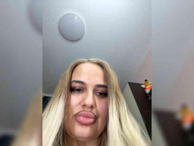 Sweetgirl31111 webcam