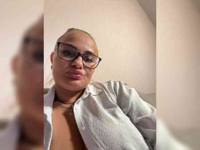 Sweetgirl31111 webcam