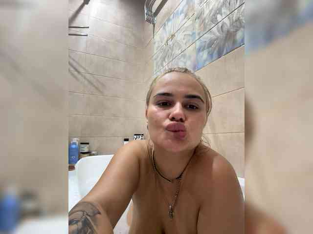Sweetgirl31111 webcam