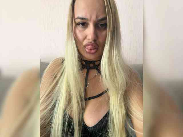 Sweetgirl31111 webcam