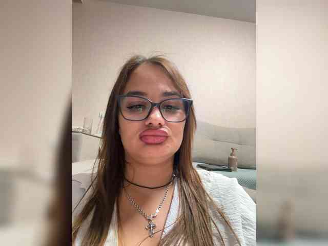 Sweetgirl31111 webcam