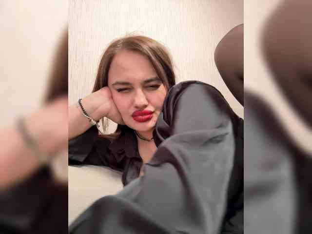 Sweetgirl31111 webcam