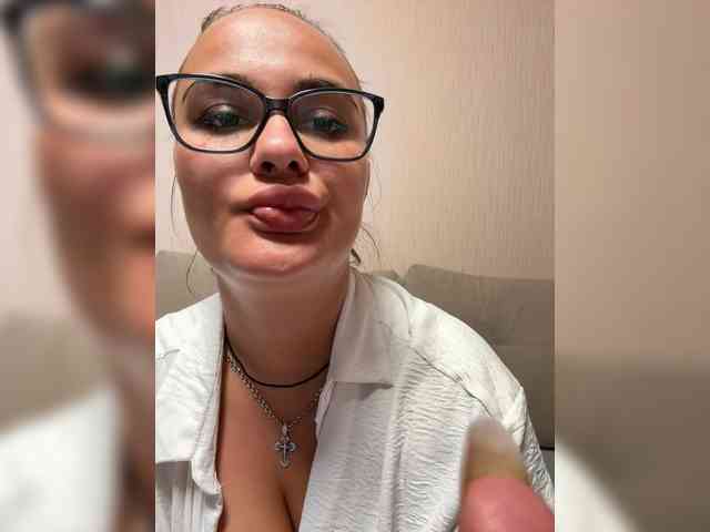 Sweetgirl31111 webcam