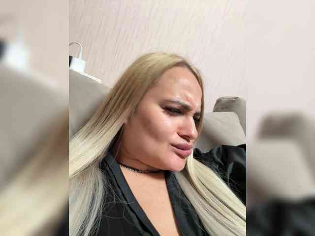 Sweetgirl31111 webcam