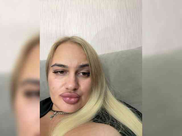 Sweetgirl31111 webcam