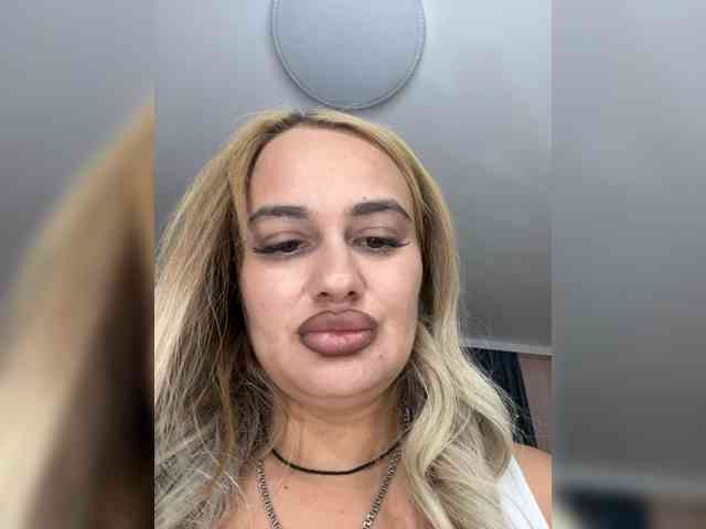 Sweetgirl31111 webcam
