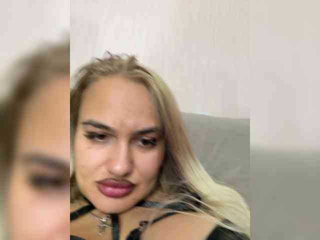 Sweetgirl31111 webcam