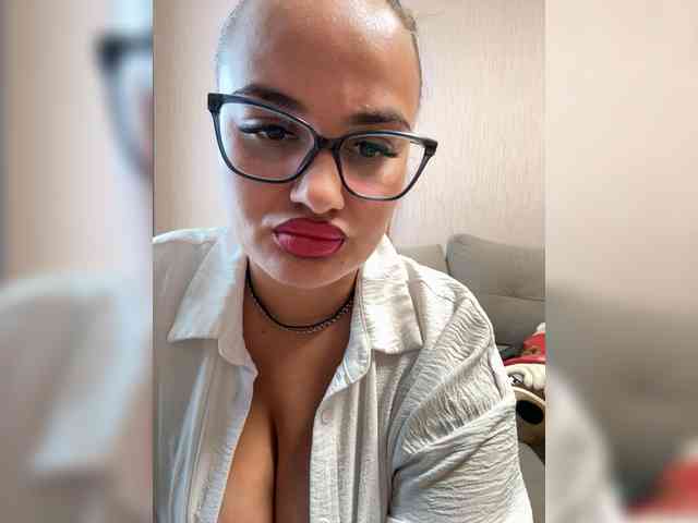 Sweetgirl31111 webcam