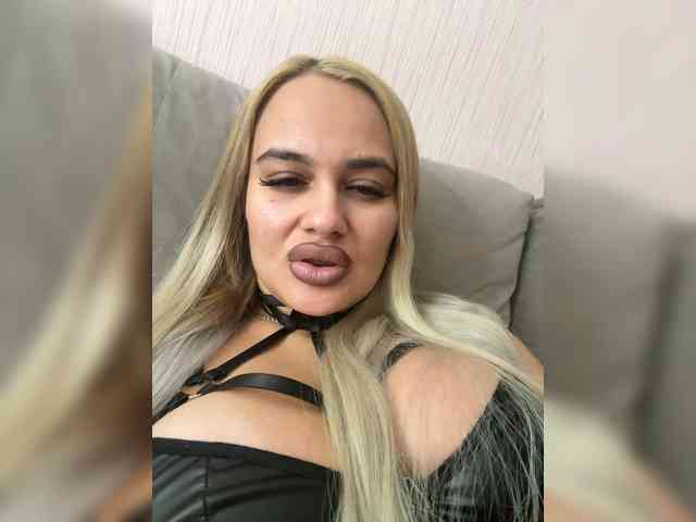 Sweetgirl31111 webcam