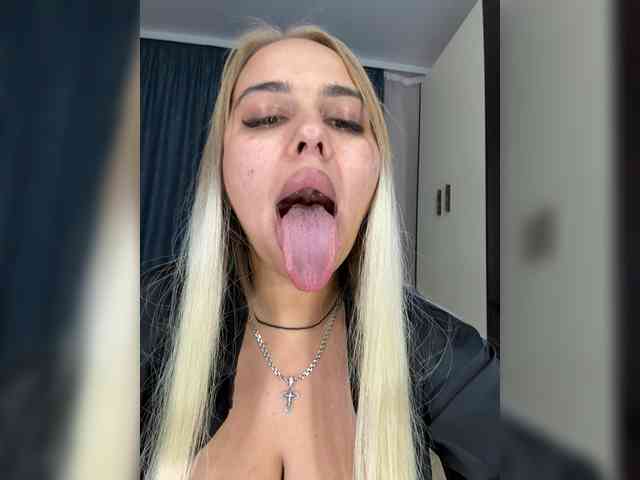 Sweetgirl31111 webcam