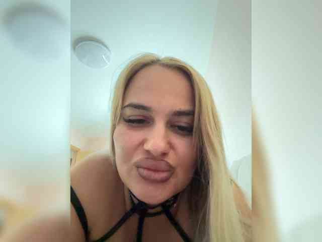 Sweetgirl31111 webcam