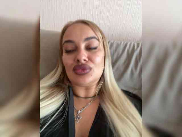 Sweetgirl31111 webcam
