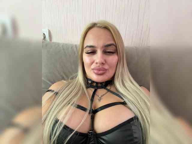 Sweetgirl31111 webcam