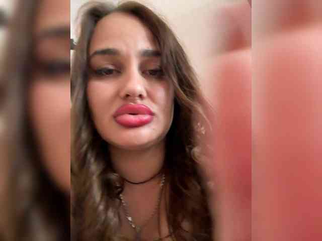 Sweetgirl31111 webcam