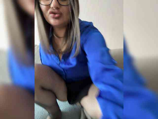Sweetgirl31111 webcam