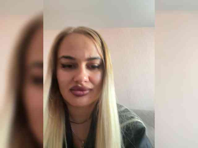 Sweetgirl31111 webcam