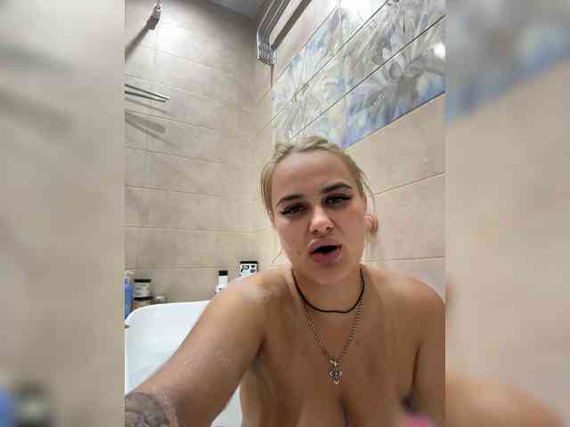Sweetgirl31111 webcam