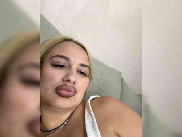 Sweetgirl31111 webcam