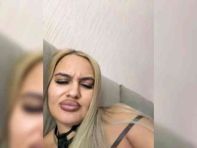 Sweetgirl31111 webcam