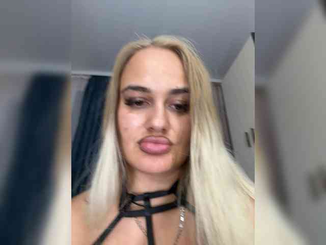 Sweetgirl31111 webcam