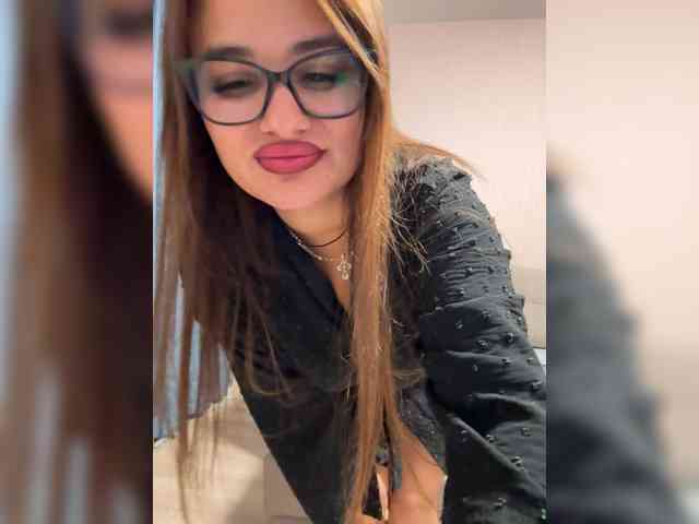 Sweetgirl31111 webcam
