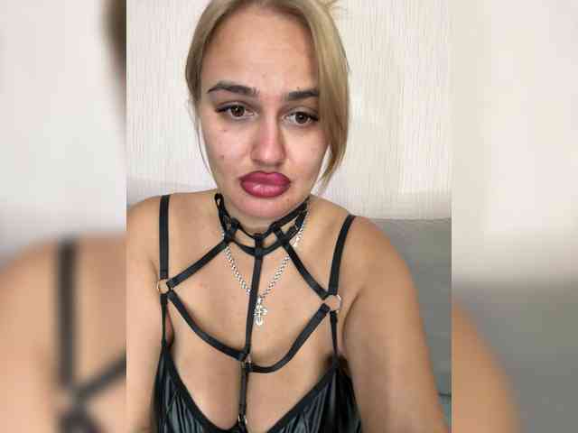 Sweetgirl31111 webcam