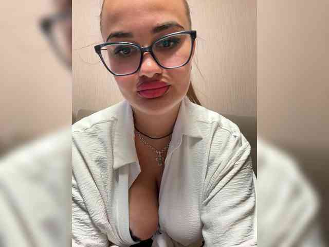 Sweetgirl31111 webcam