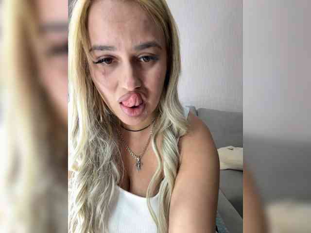 Sweetgirl31111 webcam