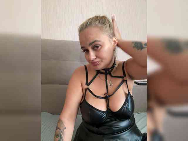 Sweetgirl31111 webcam
