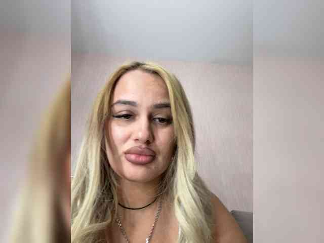 Sweetgirl31111 webcam