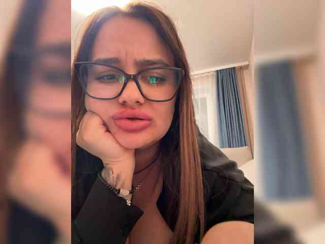 Sweetgirl31111 webcam