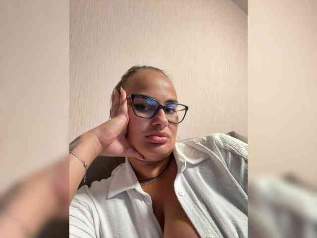 Sweetgirl31111 webcam