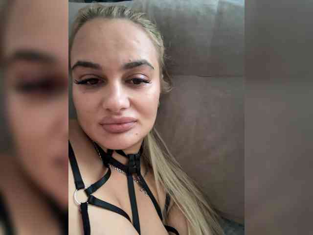 Sweetgirl31111 webcam
