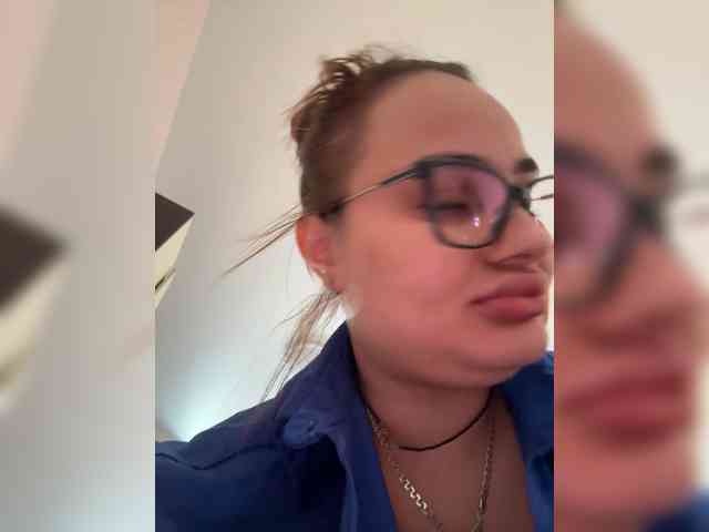Sweetgirl31111 webcam