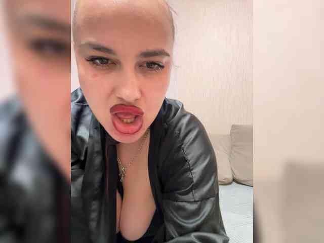 Sweetgirl31111 webcam