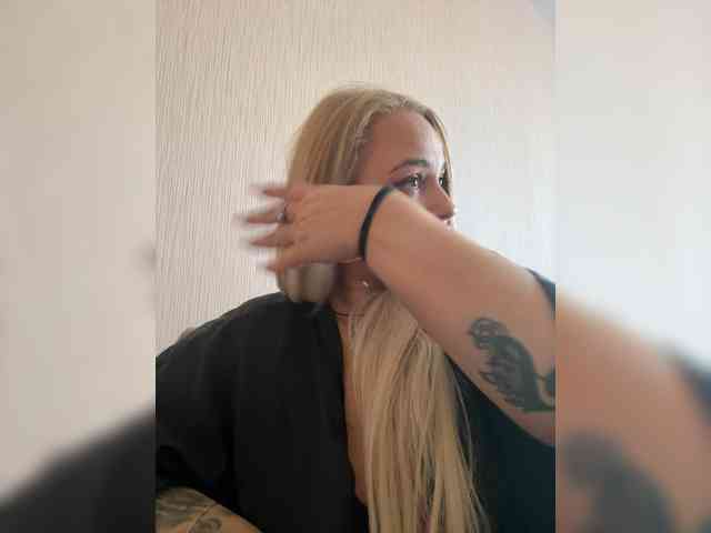 Sweetgirl31111 webcam