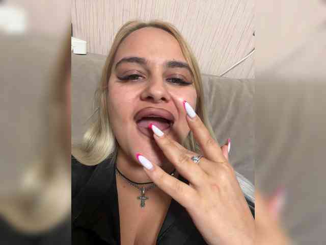 Sweetgirl31111 webcam