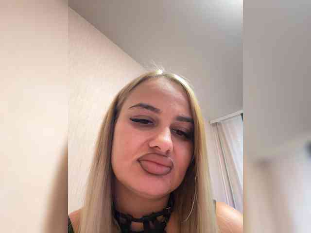 Sweetgirl31111 webcam